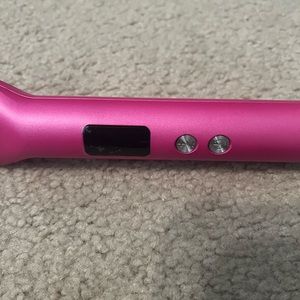 Tyche Chic straightening comb. No box, plugged in once, never been used.